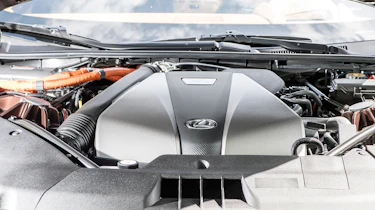 Lexus LC500h - engine cover