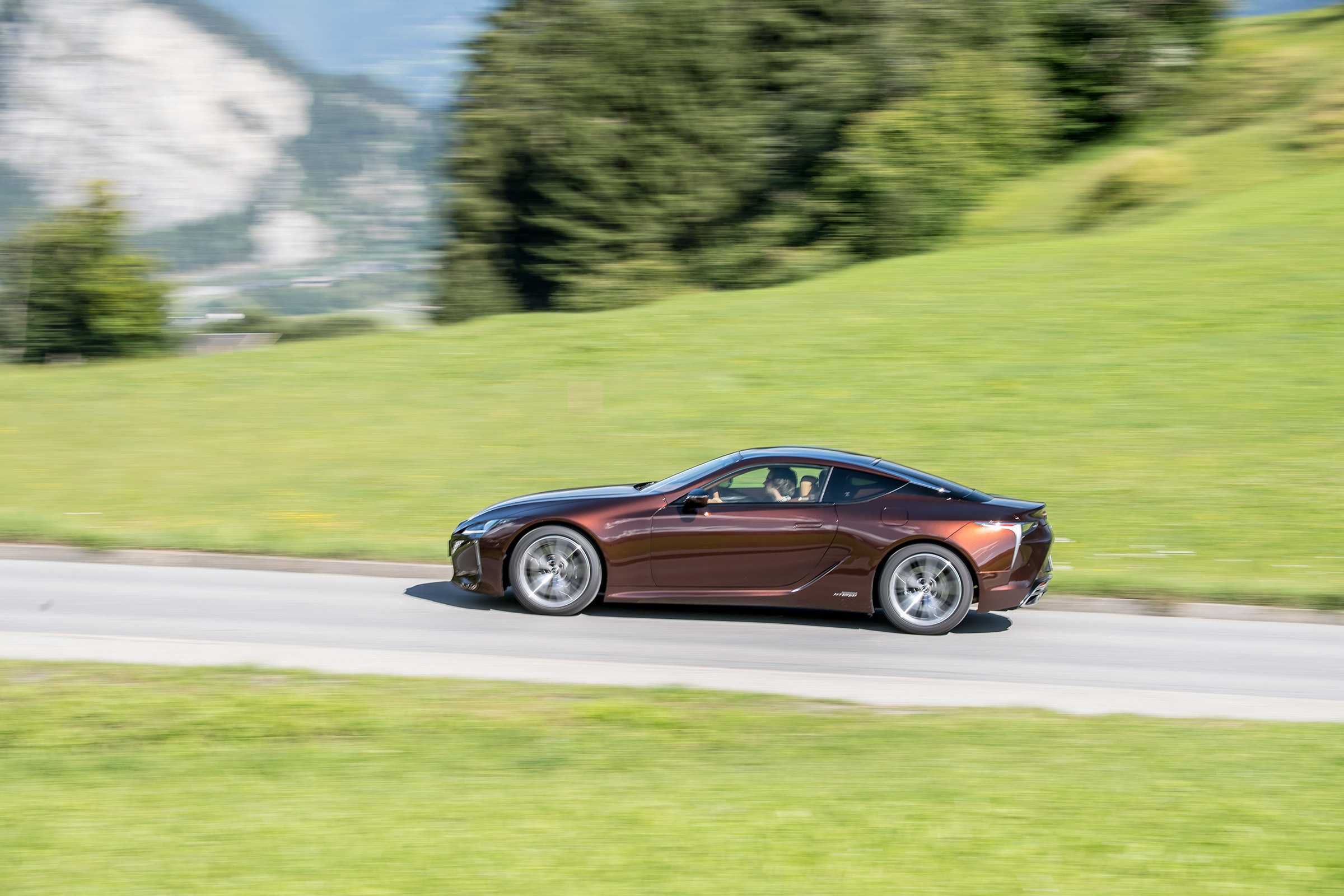Lexus LC500h - profie