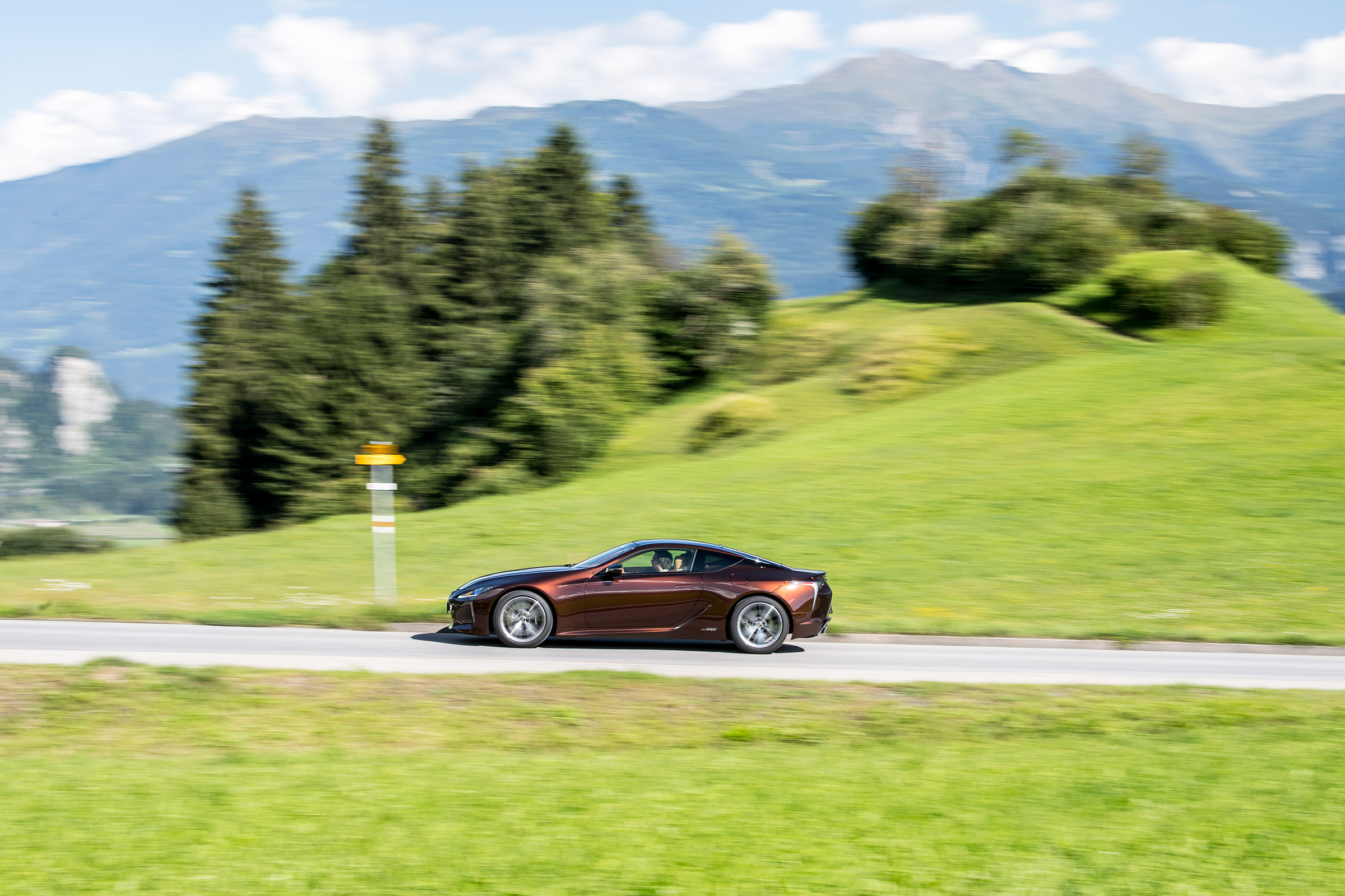 Lexus LC500h - profie 2