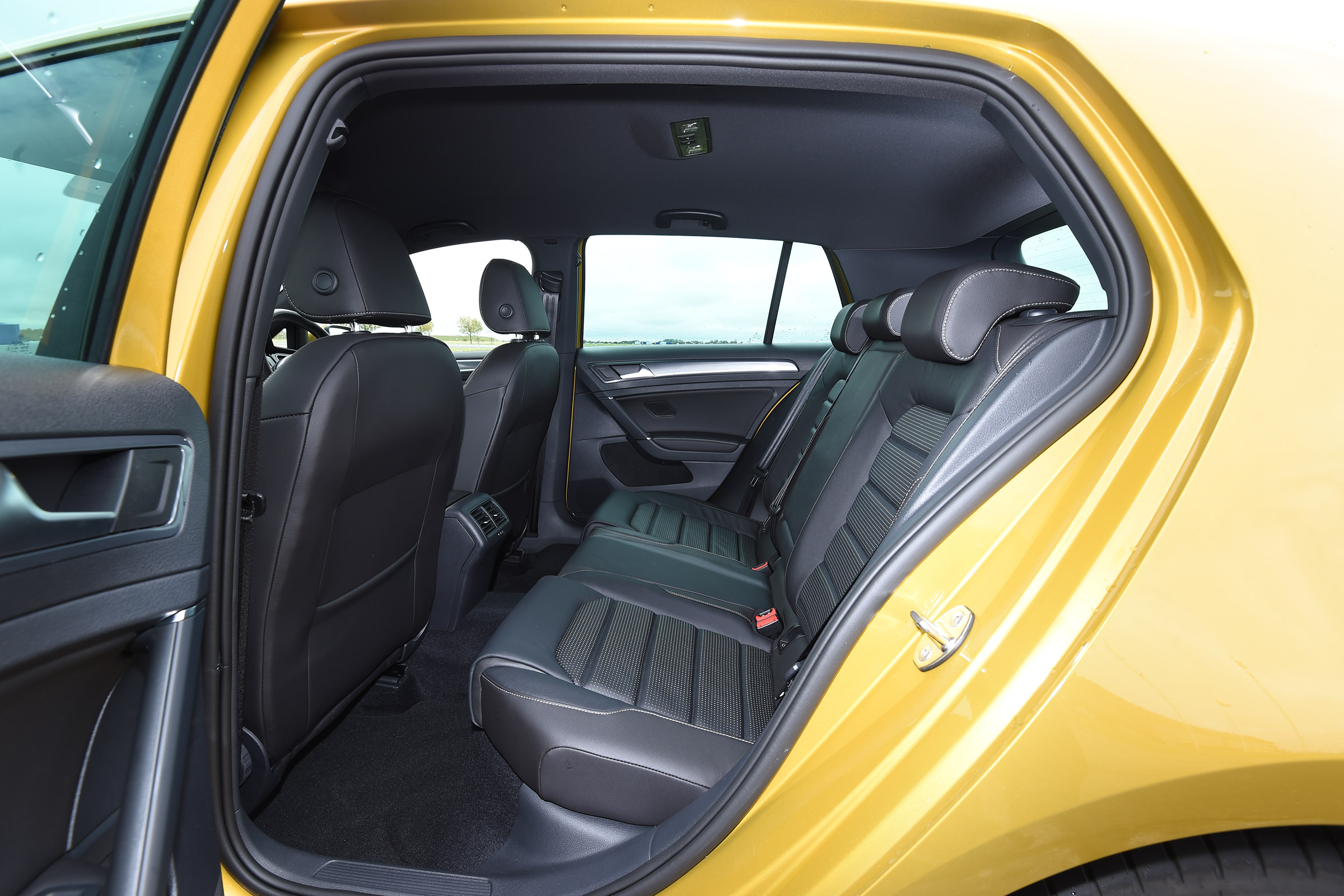 VW Golf - rear seats