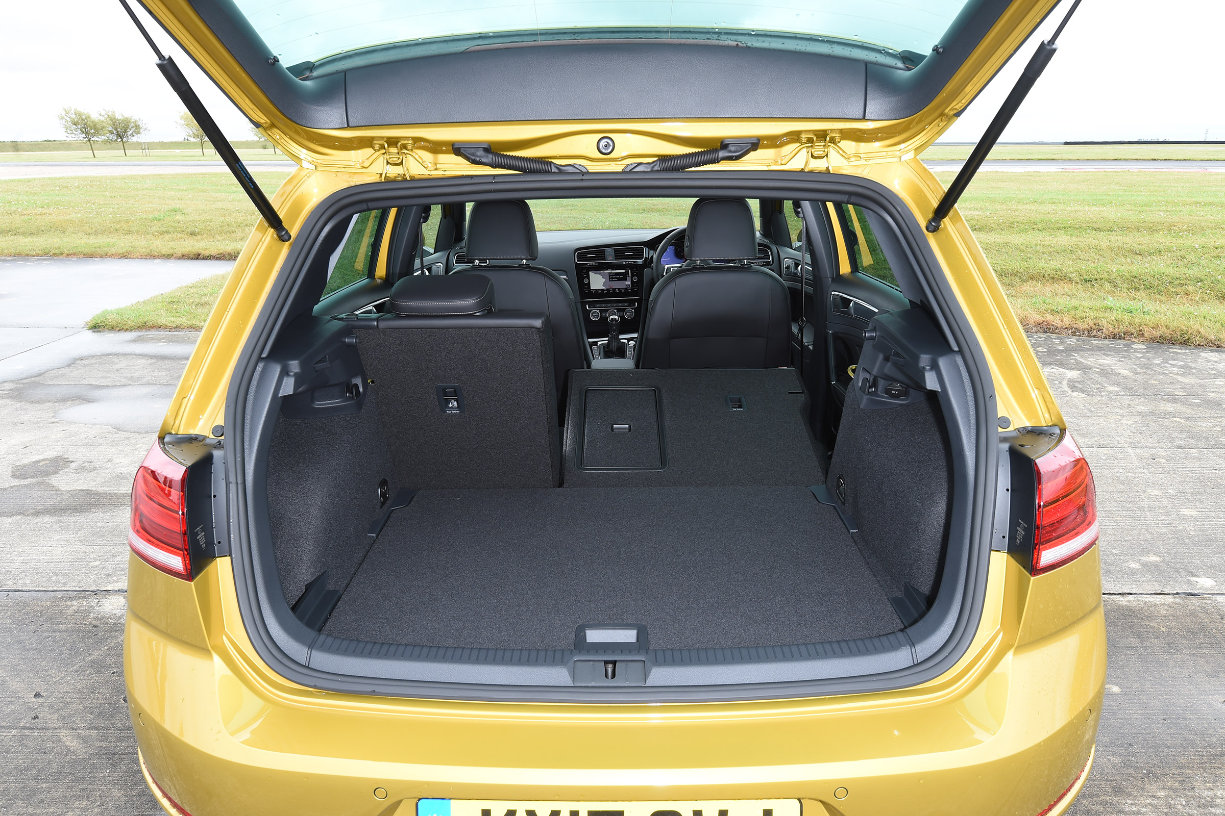 VW Golf - boot