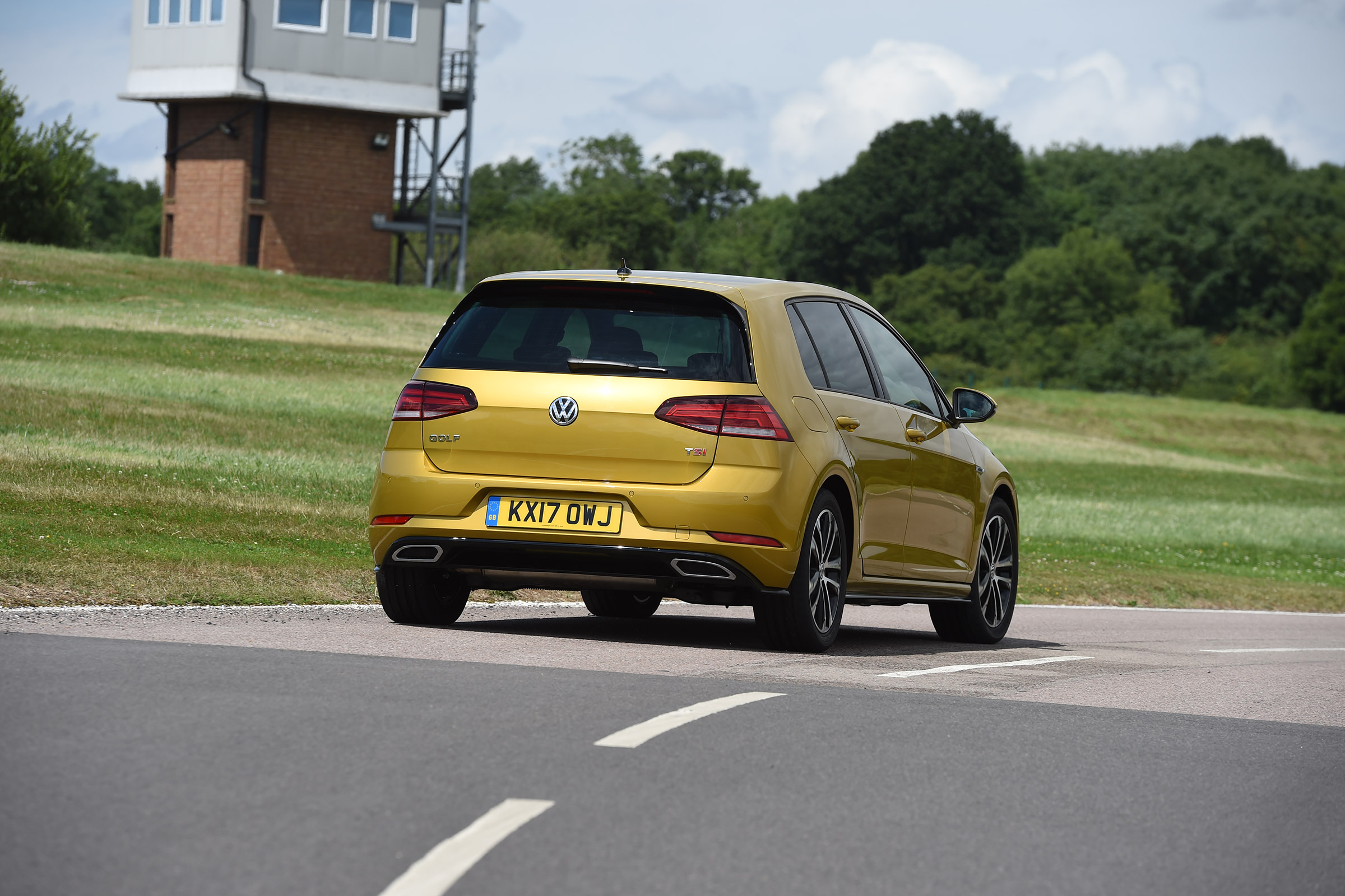 VW Golf - rear cornering