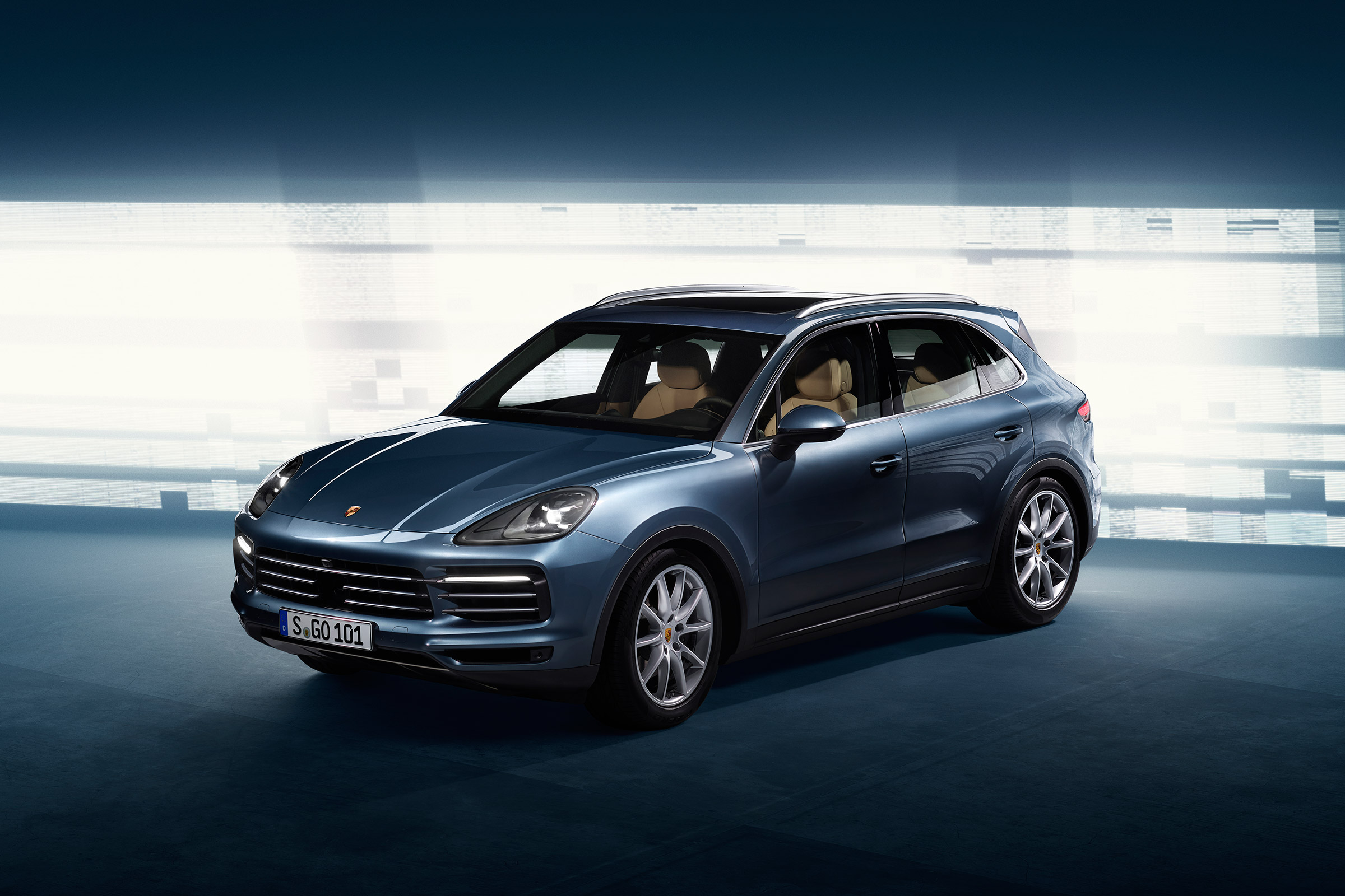 Posche Cayenne - front studio