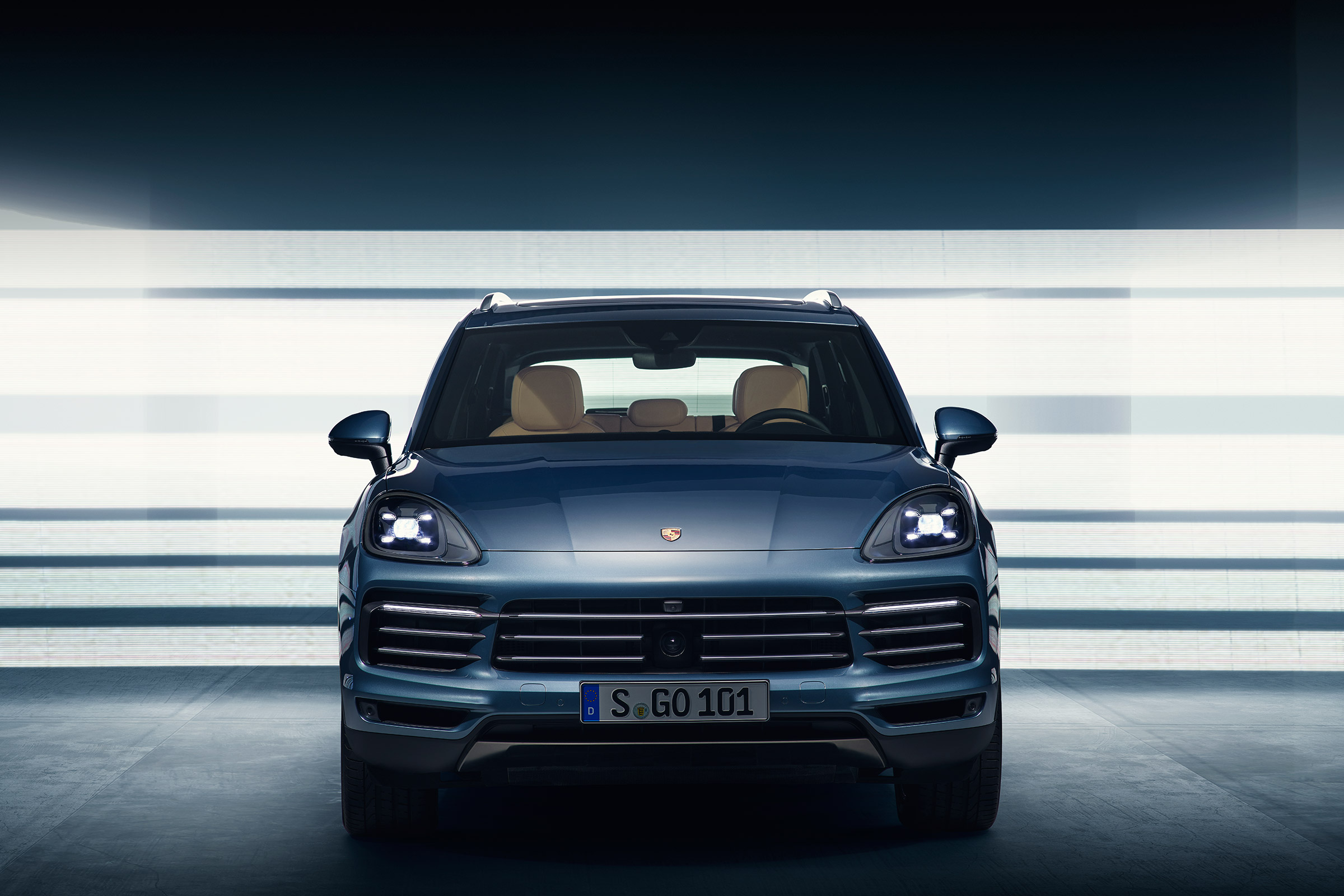 Posche Cayenne - front