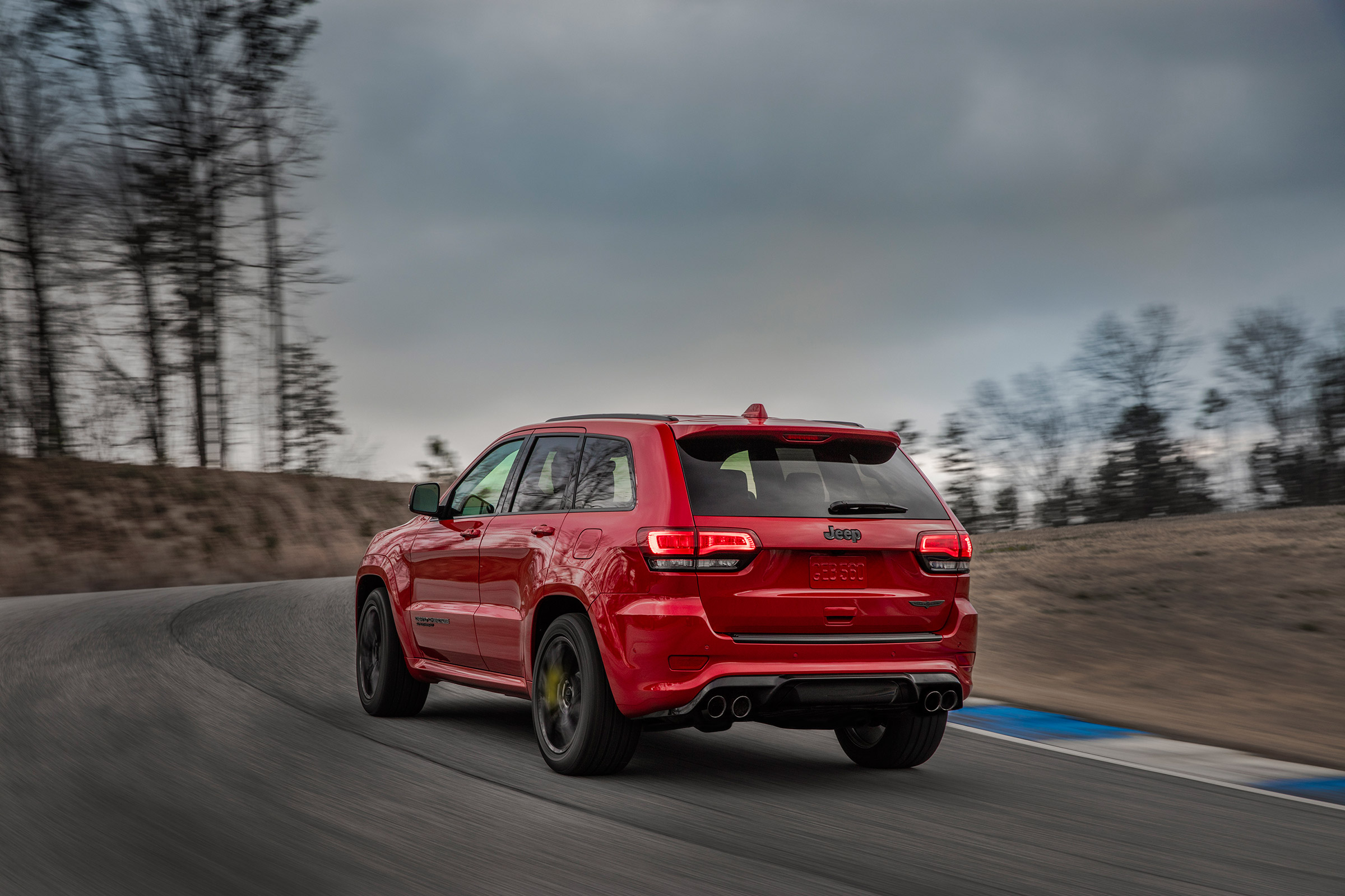 Jeep Grand Cherokee Trackhawk - rear driving