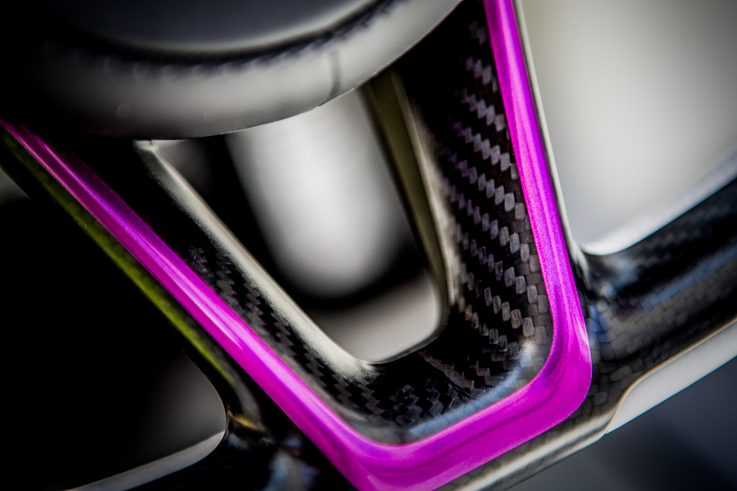 Michael Fux McLaren 720S - pink detail