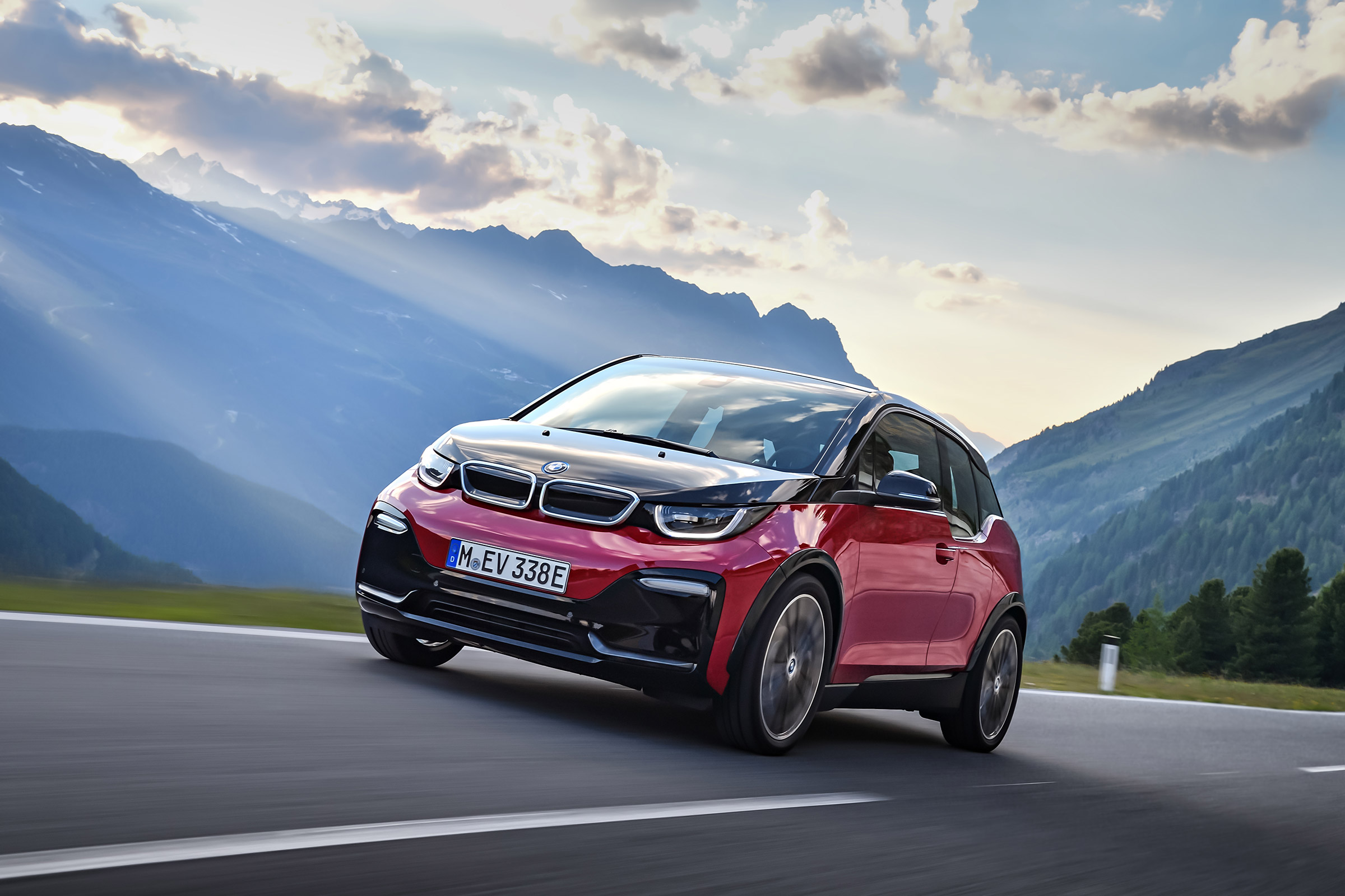 BMW i3s - driving front 3