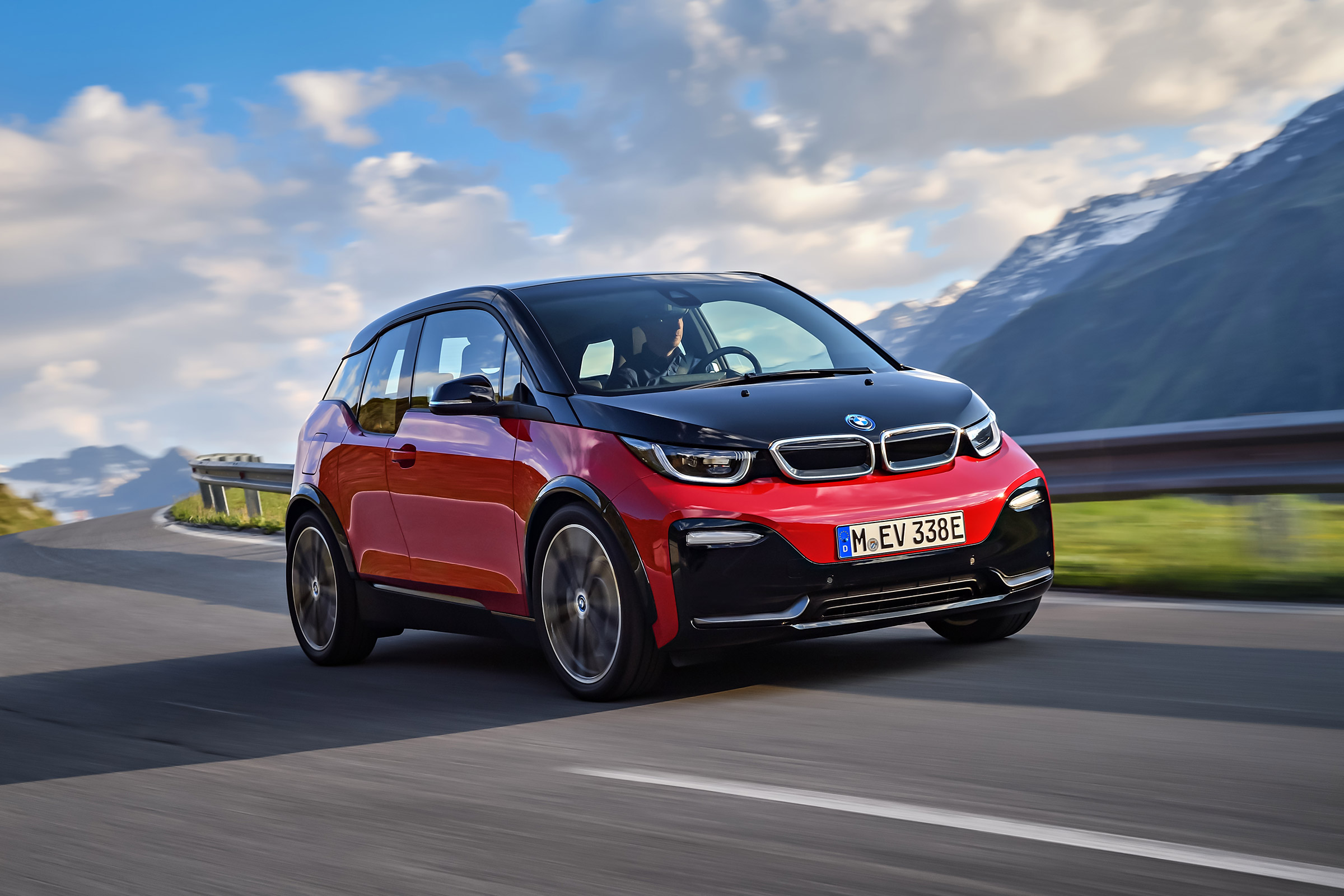 BMW i3s - driving front