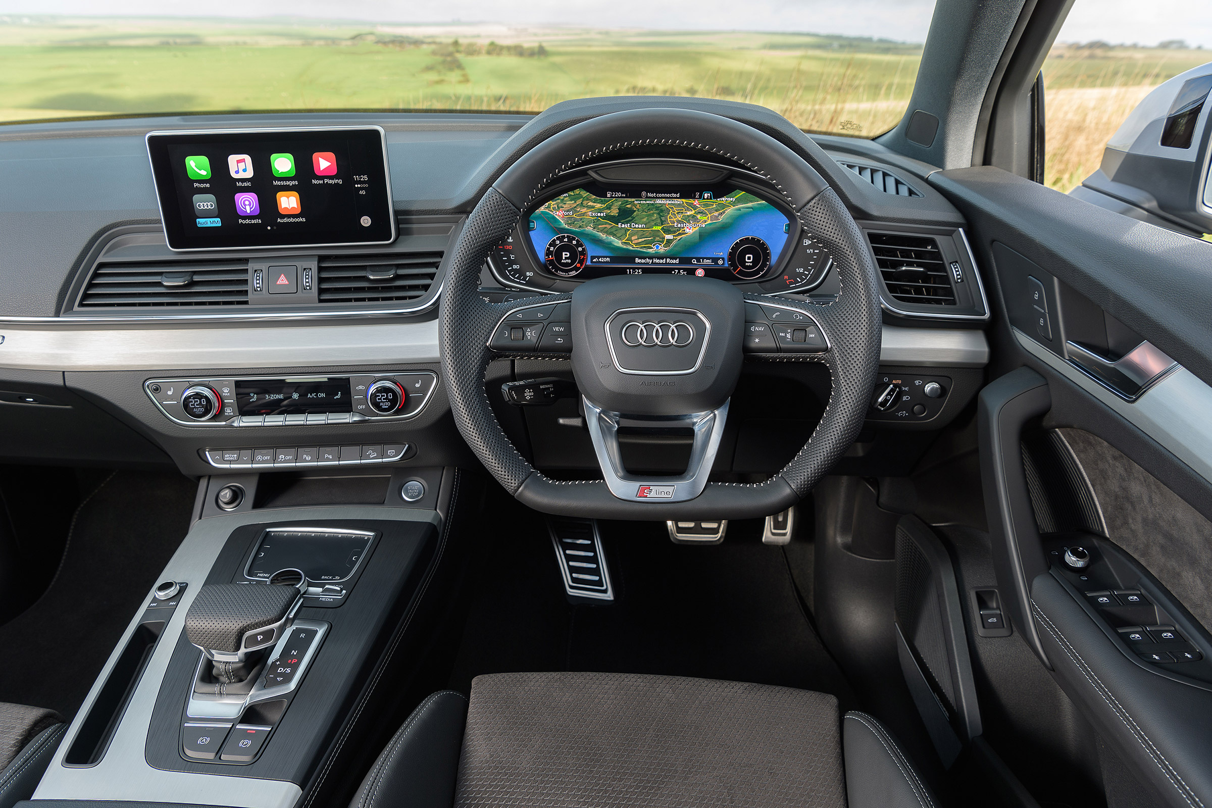 Audi Q5 S Line TFSI - interior