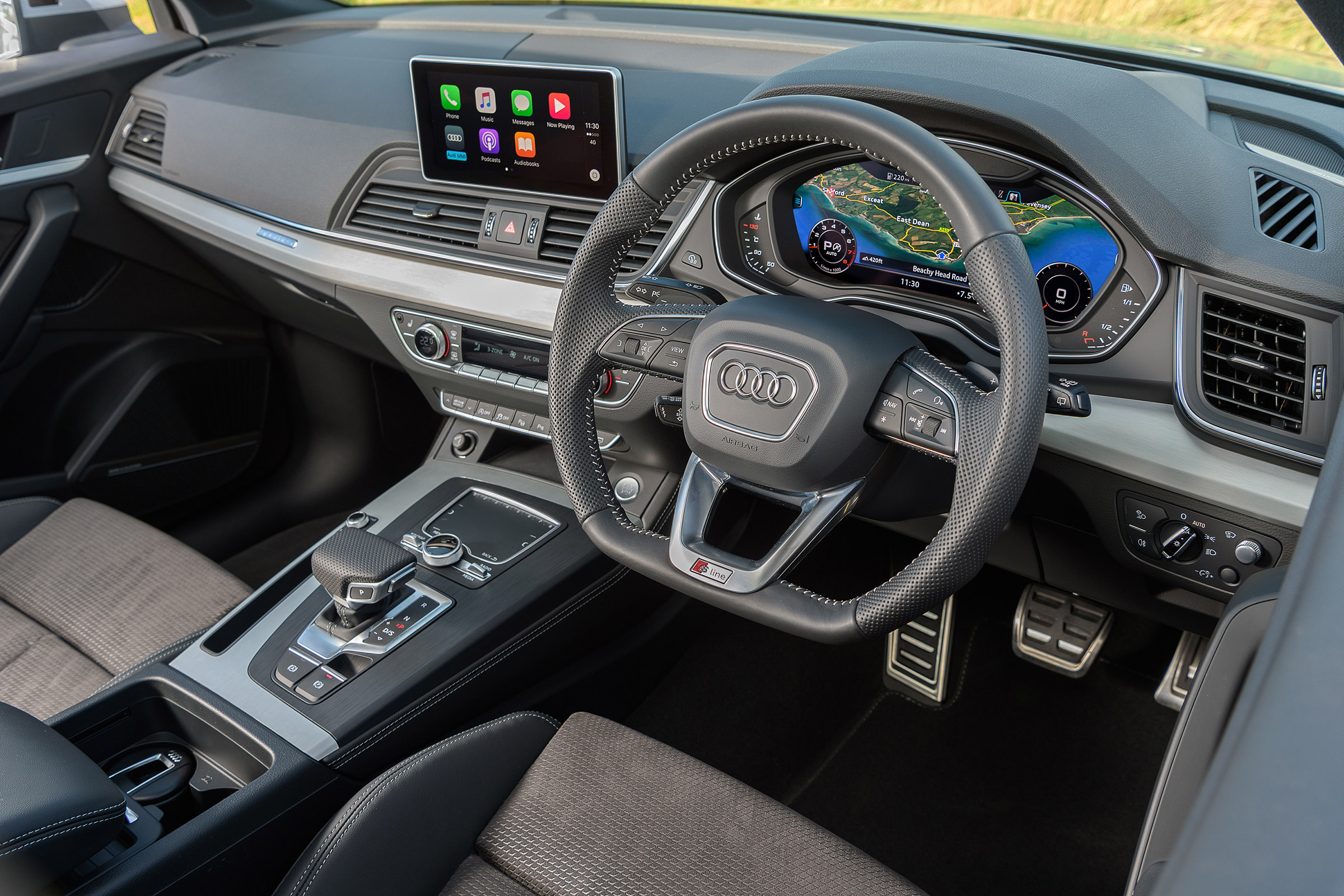 Audi Q5 S Line TFSI - interior 2