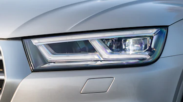 Audi Q5 S Line TFSI - headlight