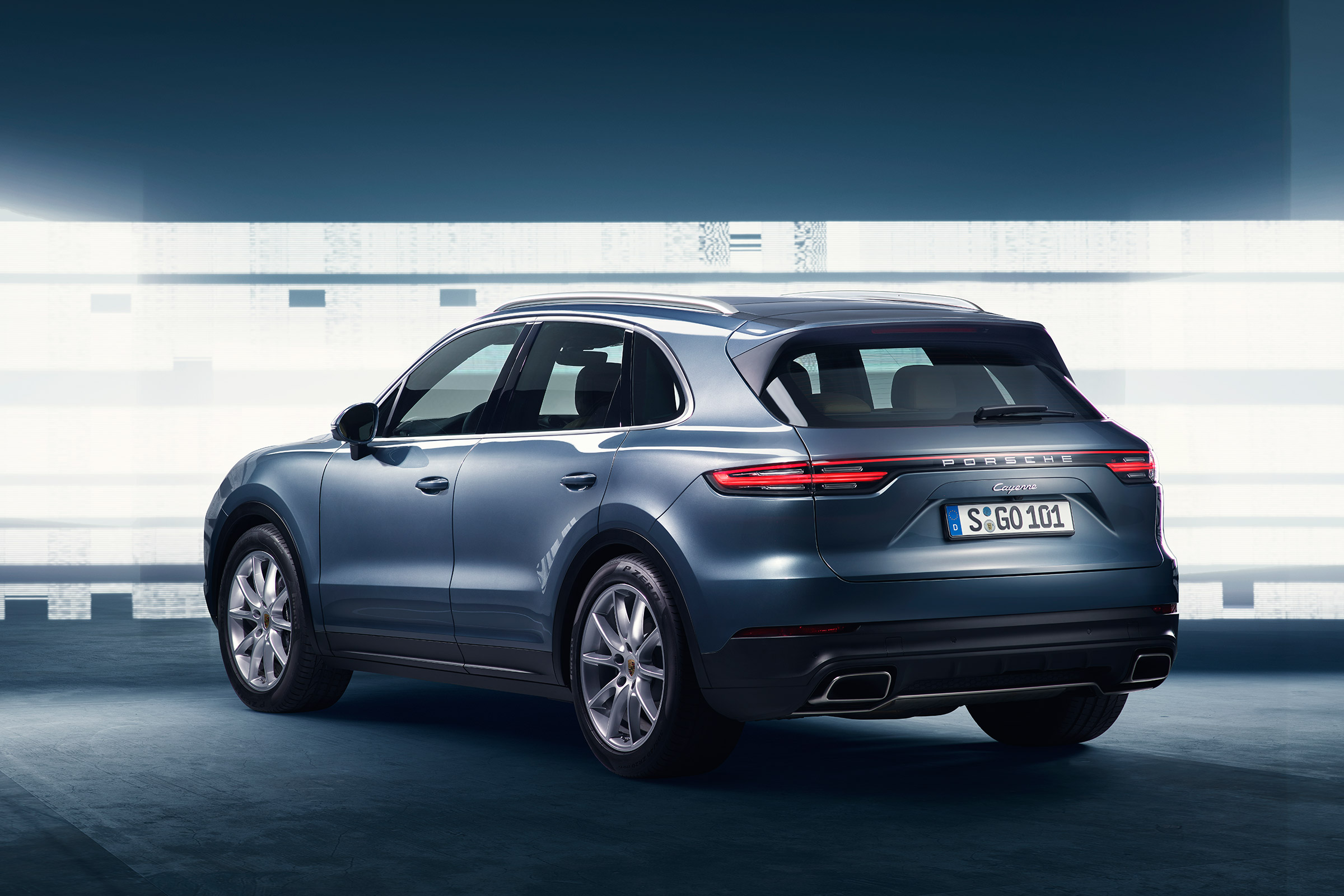 Posche Cayenne - rear lights