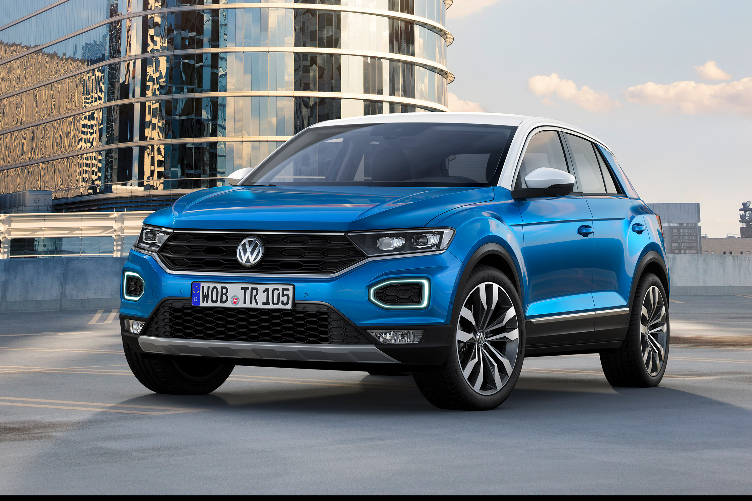 VW T-Roc - Blue front static 2