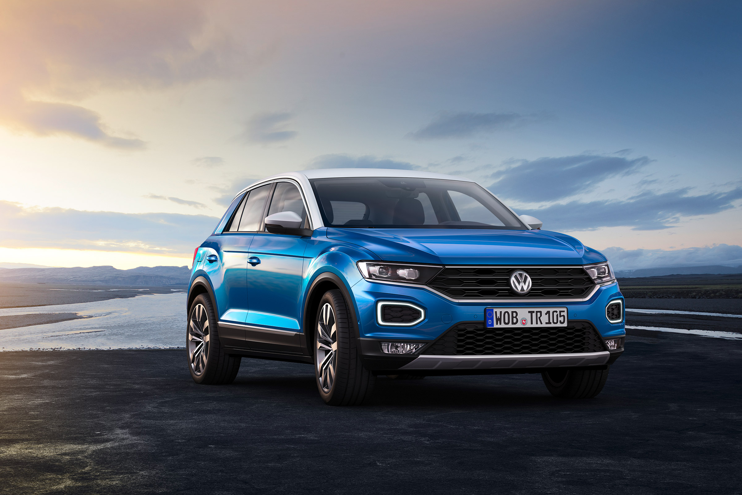 VW T-Roc - Blue front