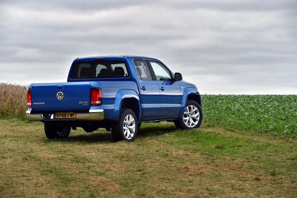 VW Amarok V6 - rear