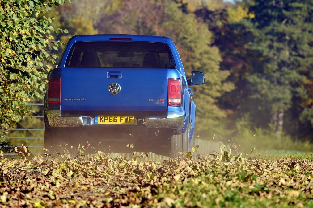 VW Amarok V6 - rear driving