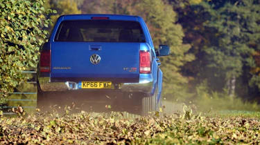 VW Amarok V6 - rear driving