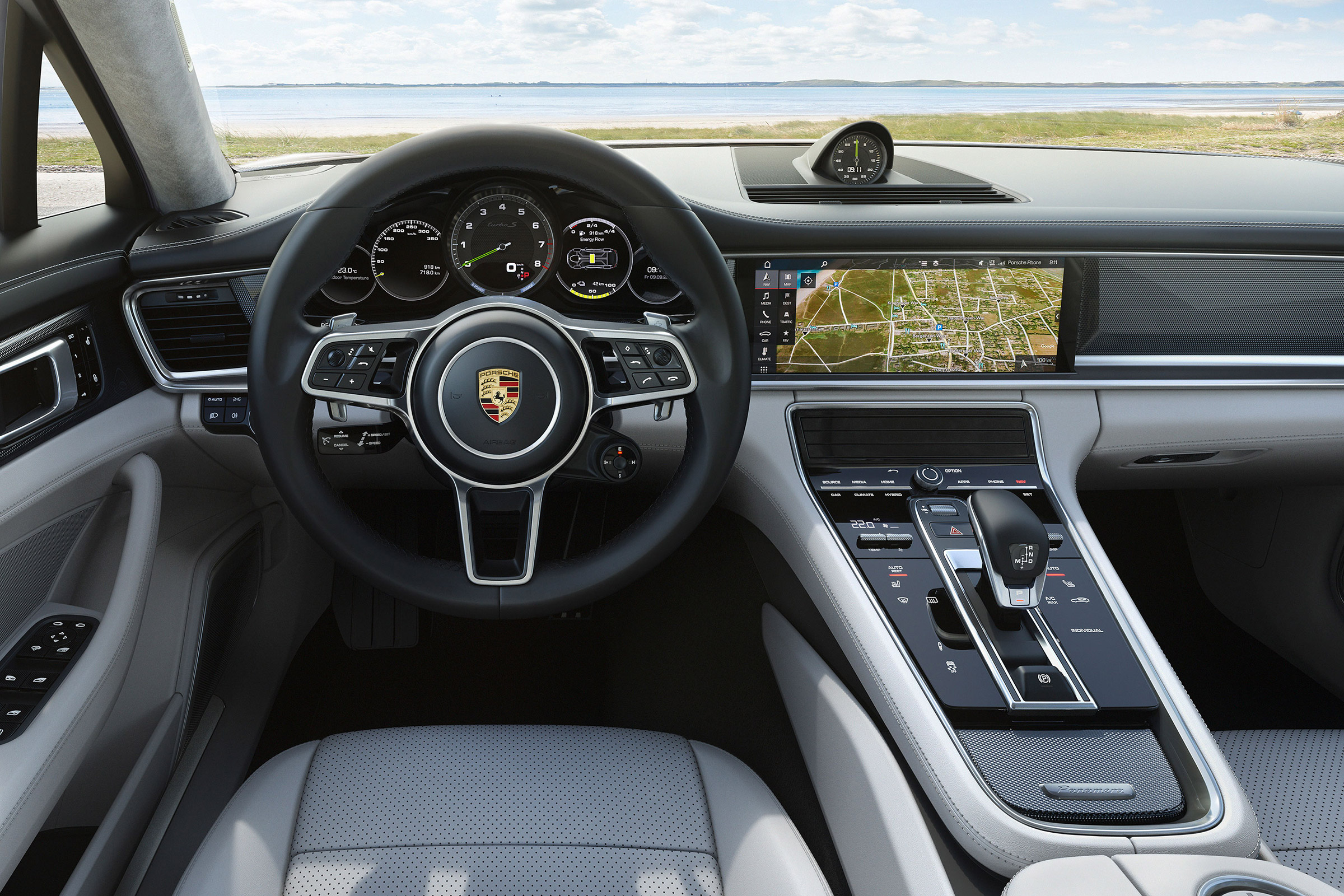 Porsche Panamera Turbo S E-Hybrid Sport Turismo - interior