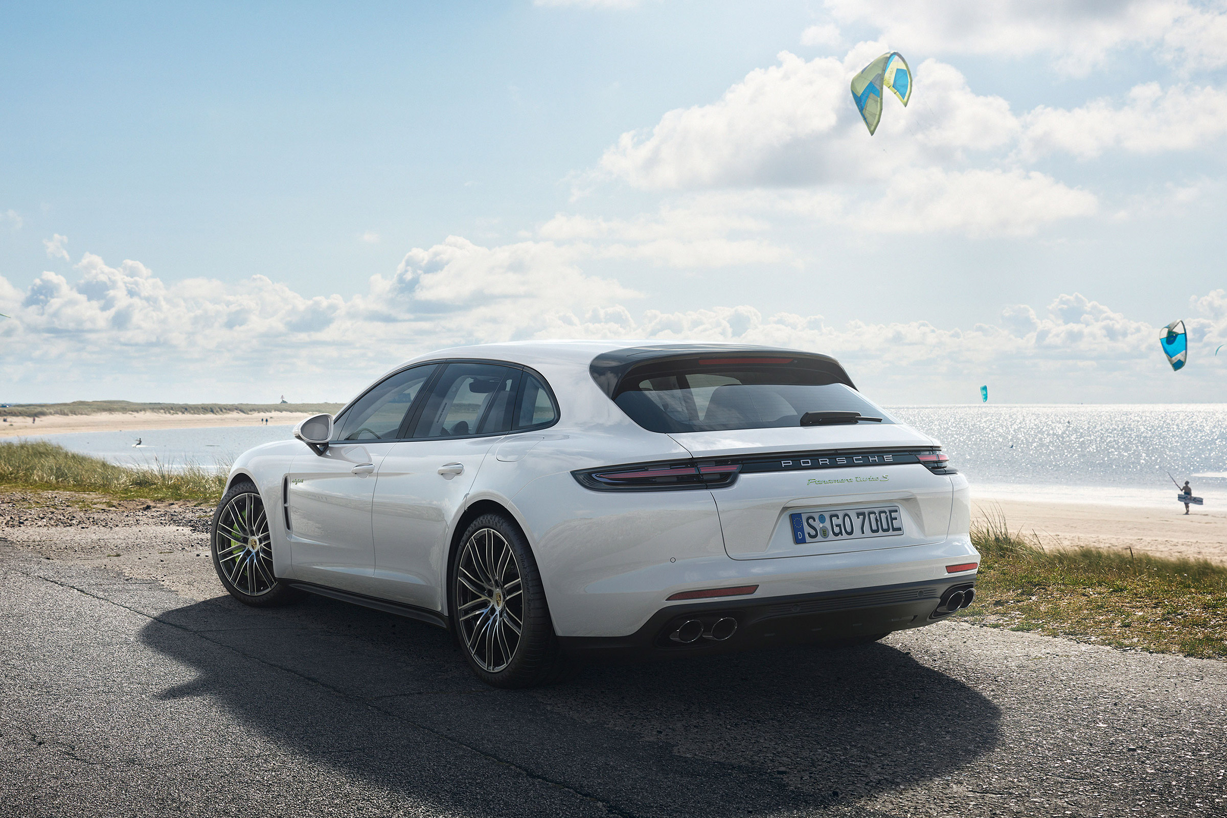 Porsche Panamera Turbo S E-Hybrid Sport Turismo - rear quarter static