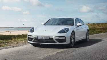 Porsche Panamera Turbo S E-Hybrid Sport Turismo - front quarter