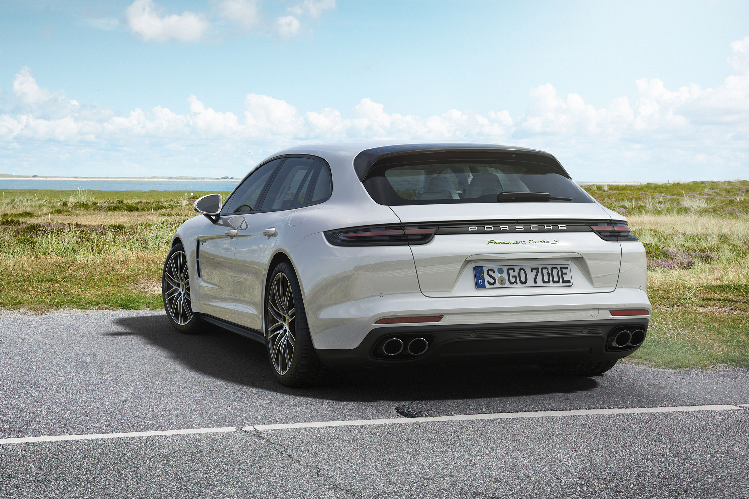 Porsche Panamera Turbo S E-Hybrid Sport Turismo - rear quarter static