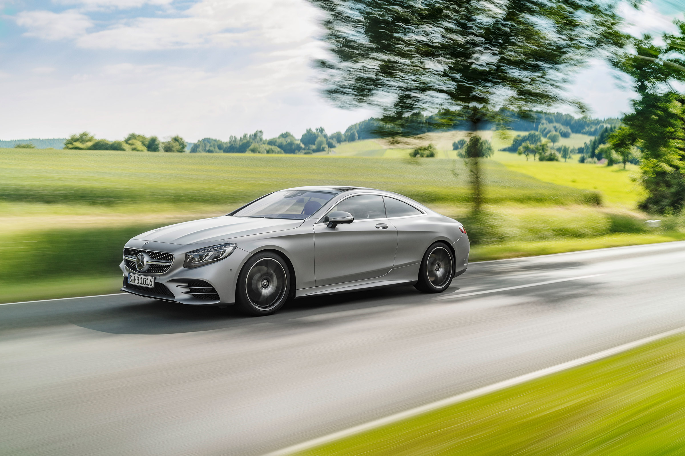 Mercedes S 560 coupe - side