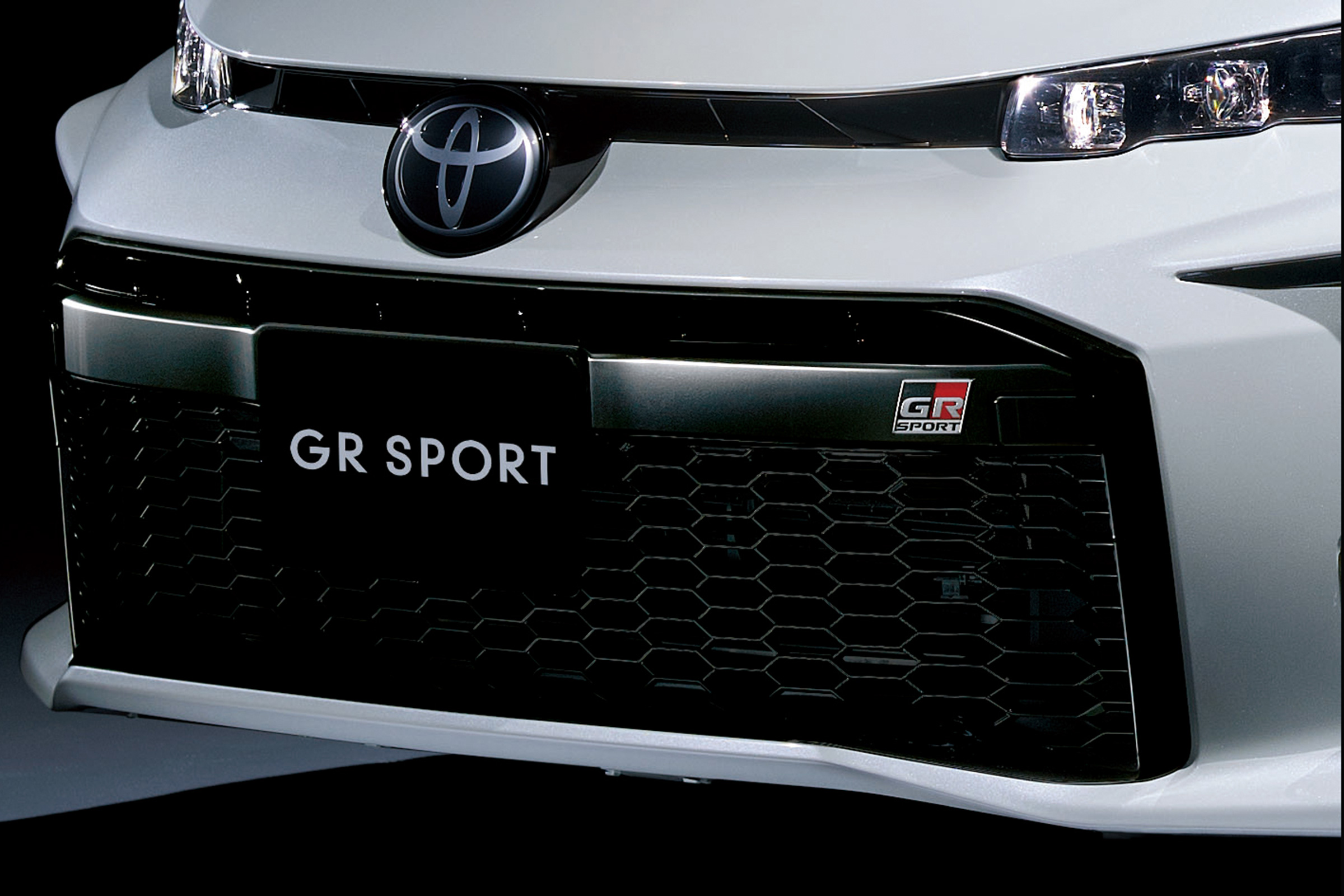 Toyota Prius PHV GR SPORT - front valance
