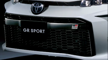 Toyota Prius PHV GR SPORT - front valance