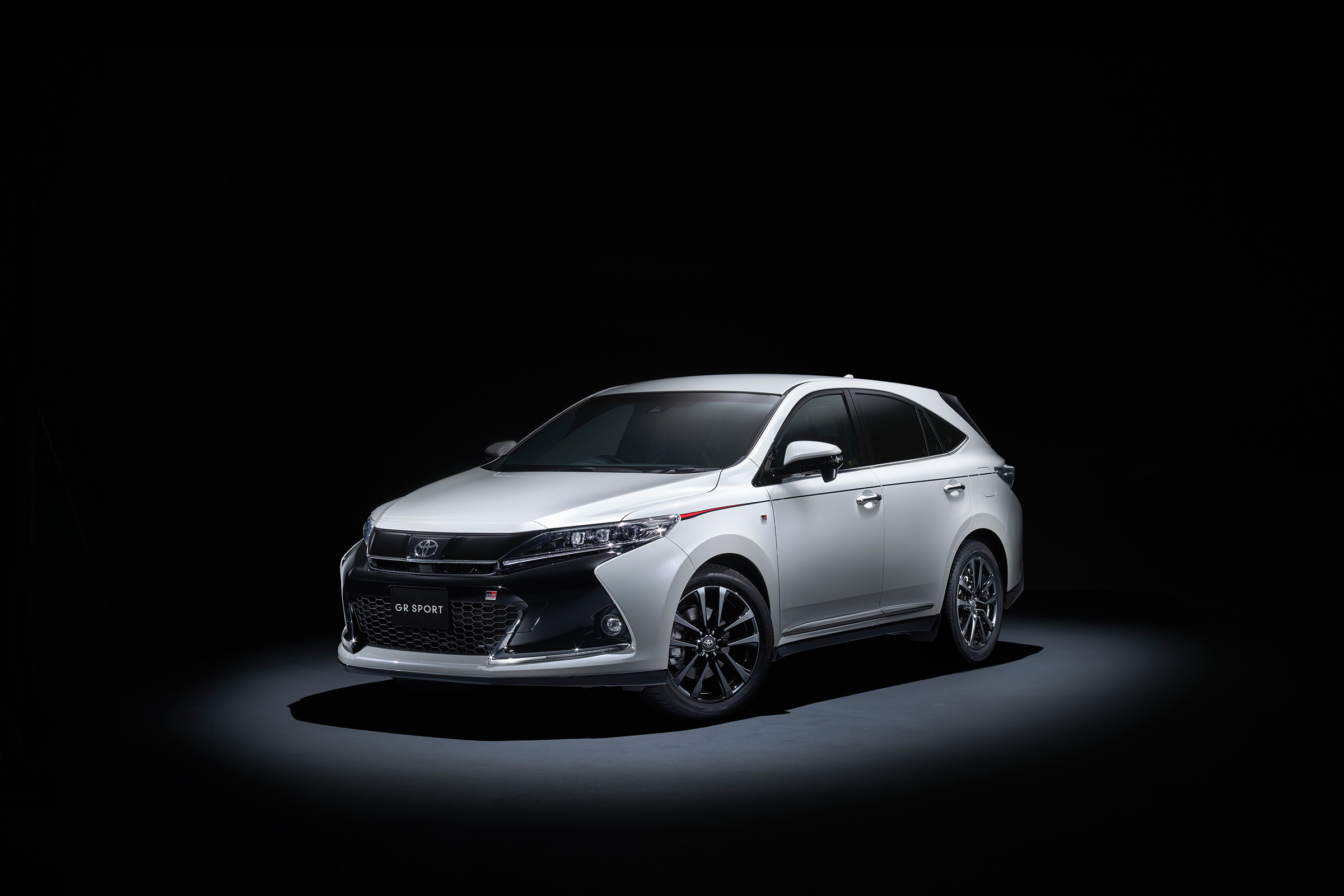 Toyota Harrier GR Sport - front quarter