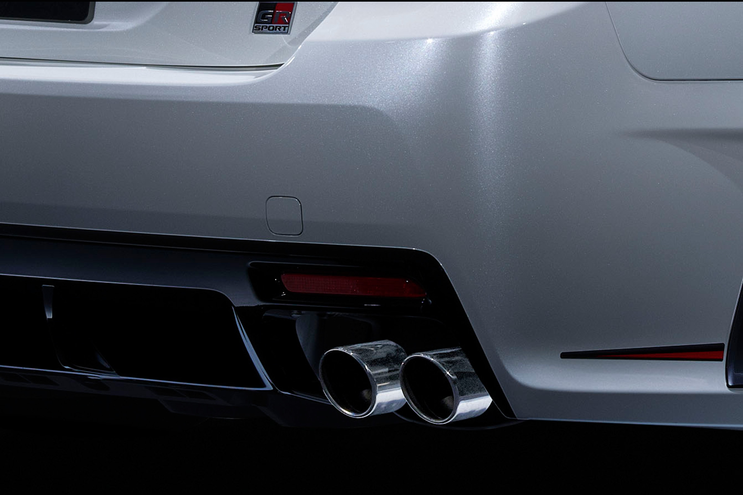 Toyota Mark X GR SPORT - exhaust