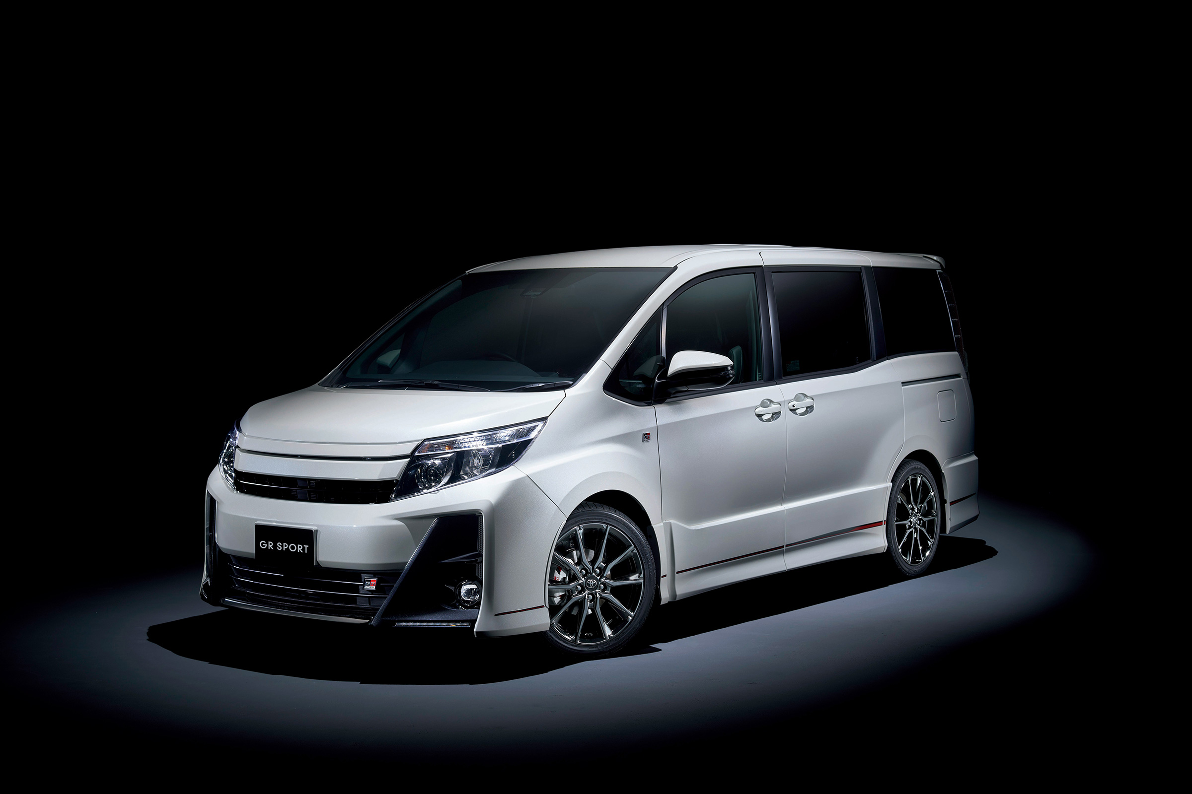 Toyota Noah GR Sport - front quarter