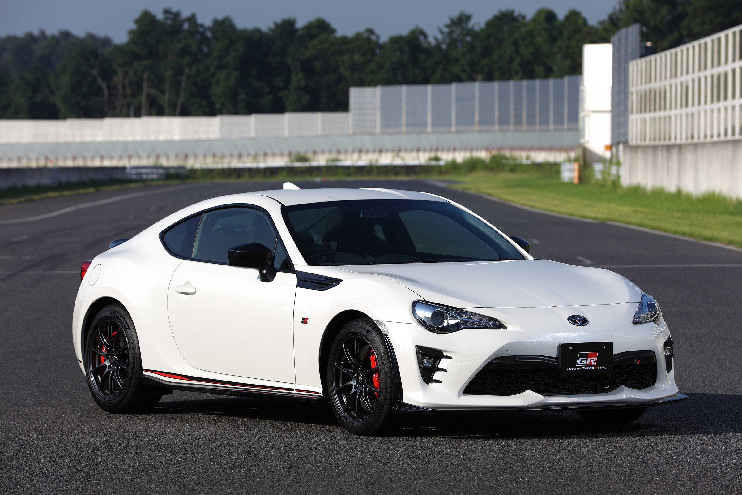 Toyota 86 GR - front quarter