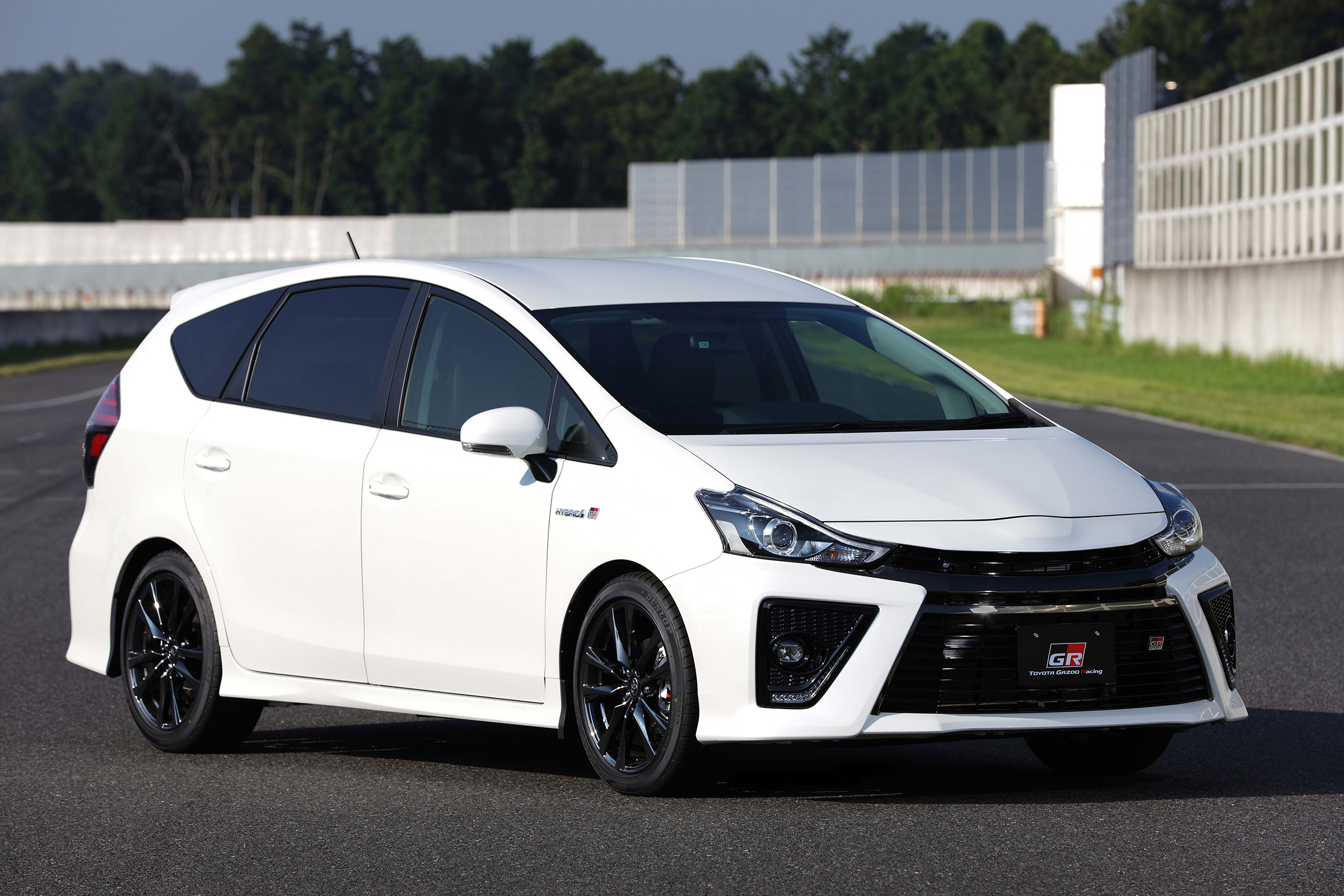 Toyota Prius α GR SPORT  - front quarter