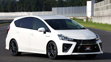 Toyota Prius α GR SPORT - front quarter