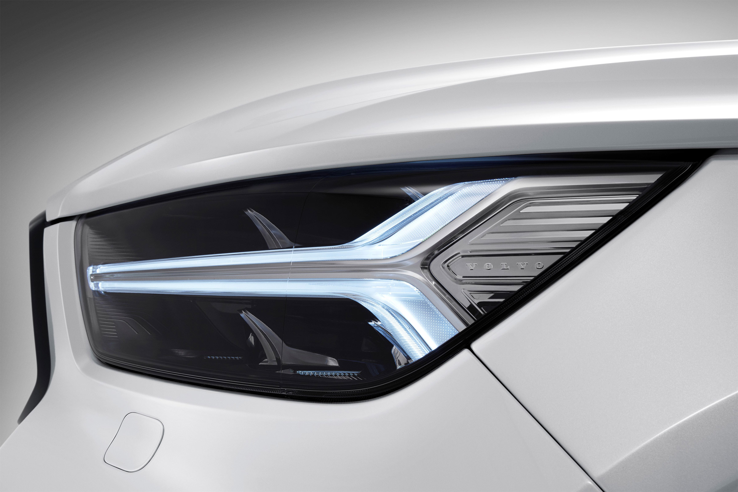 Volvo XC40 - headlights