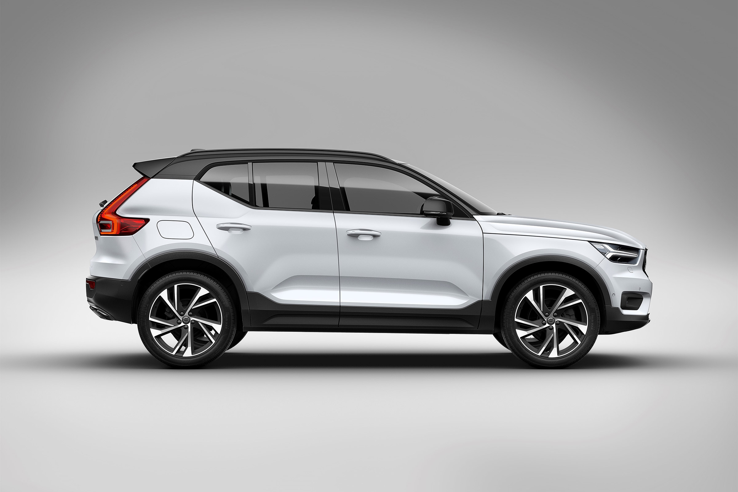 Volvo XC40 - profile