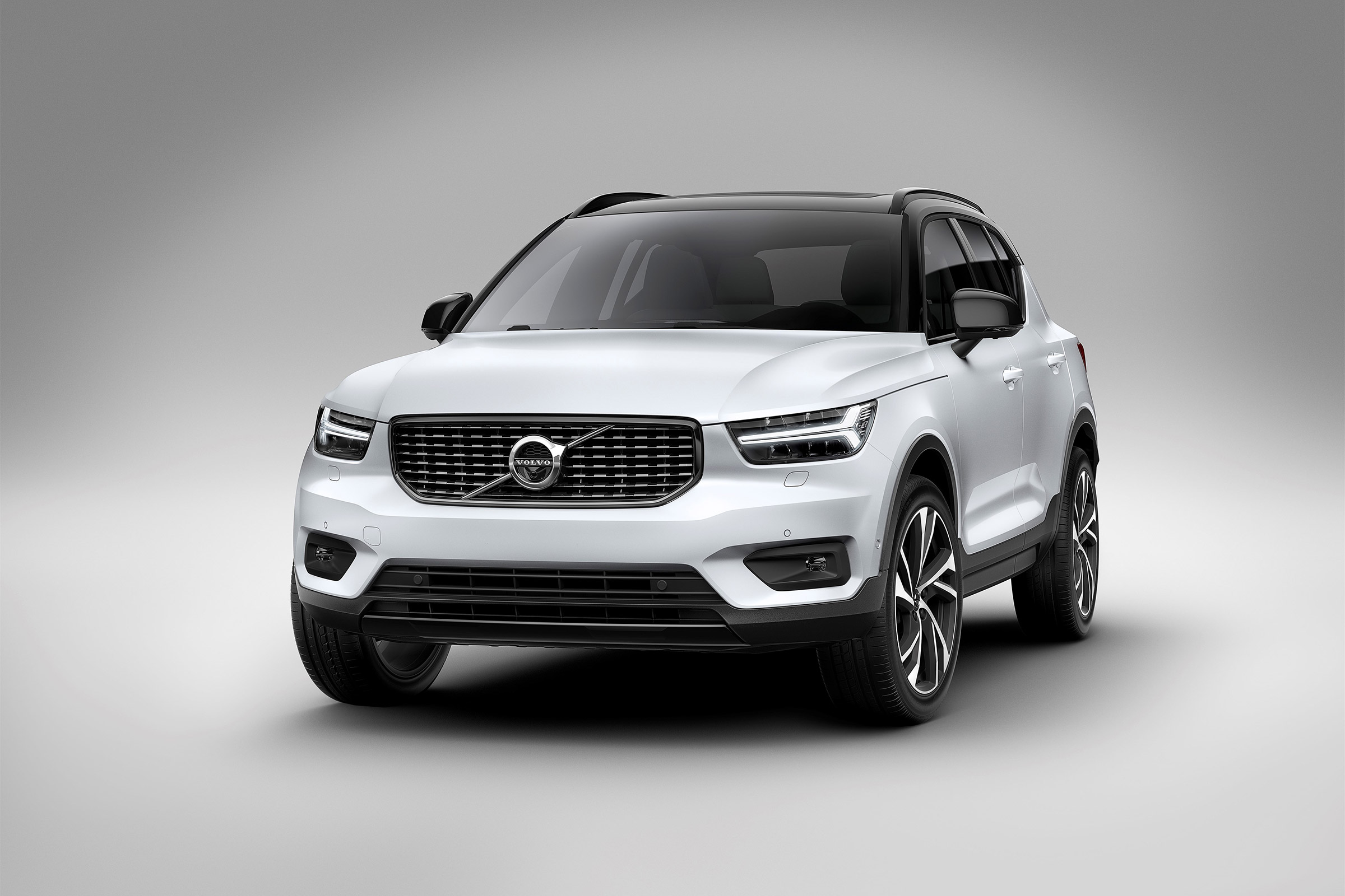 Volvo XC40 - front