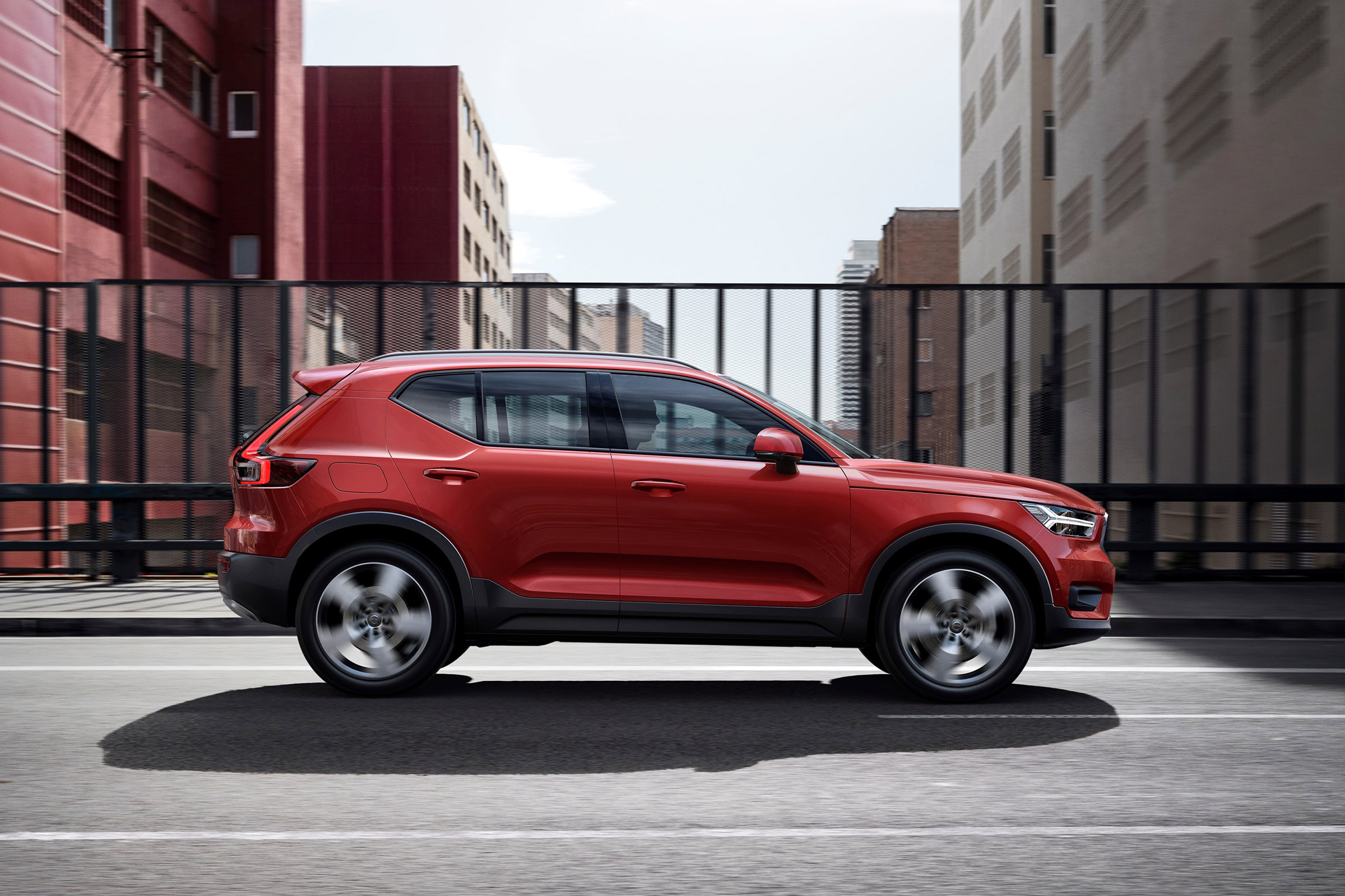Volvo XC40 - red profile