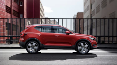 Volvo XC40 - red profile