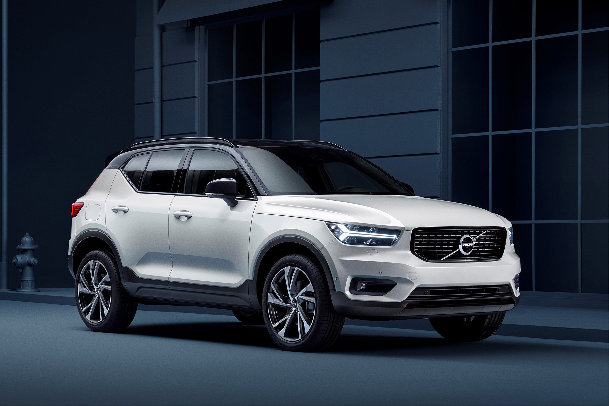 Volvo XC40 - front quarter