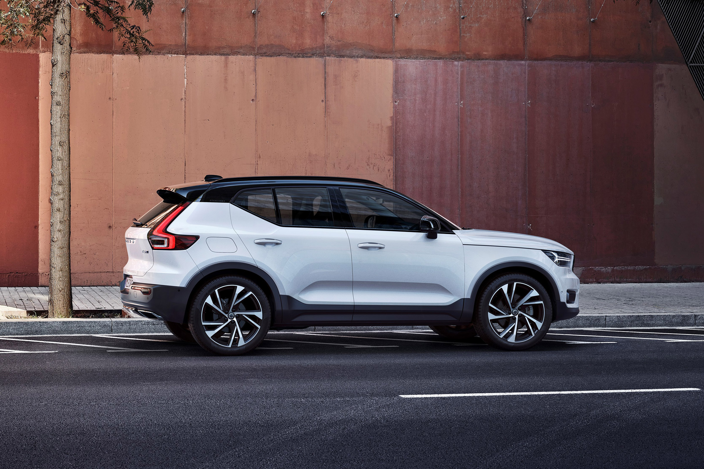 Volvo XC40 -  rear quarter