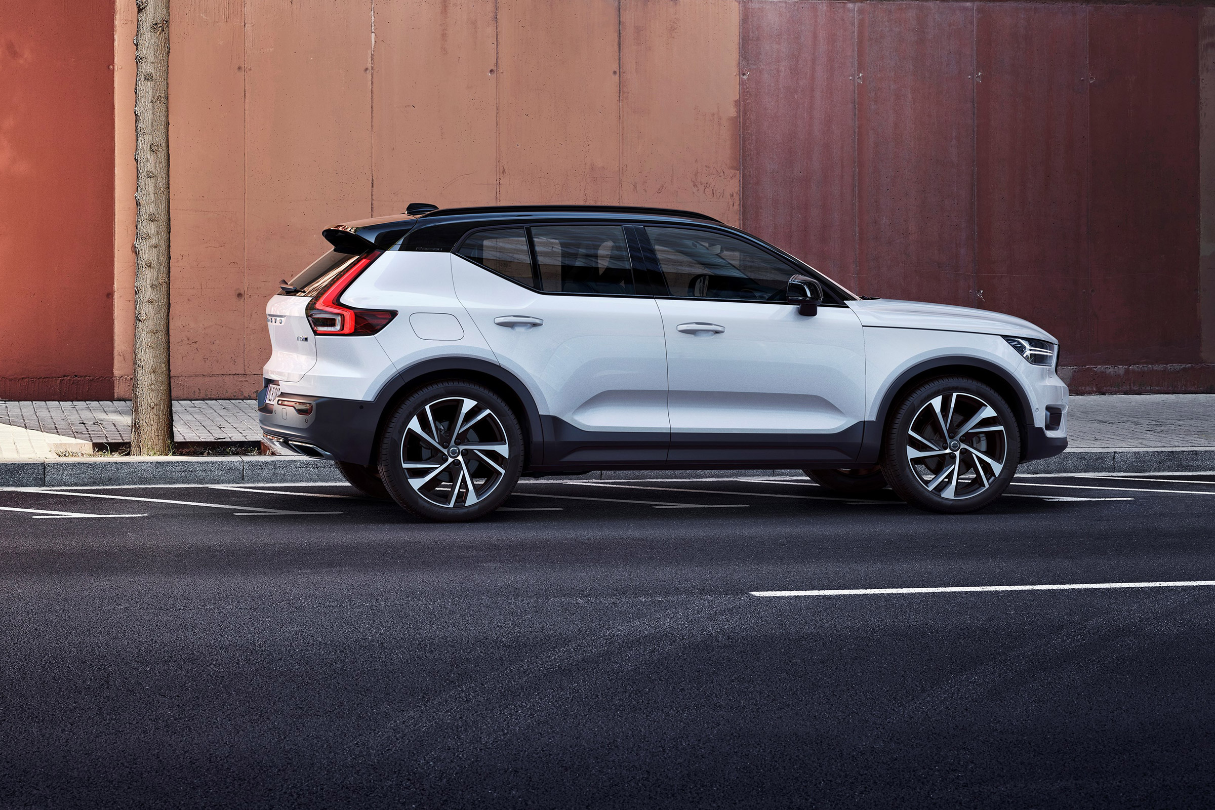 XC40 header