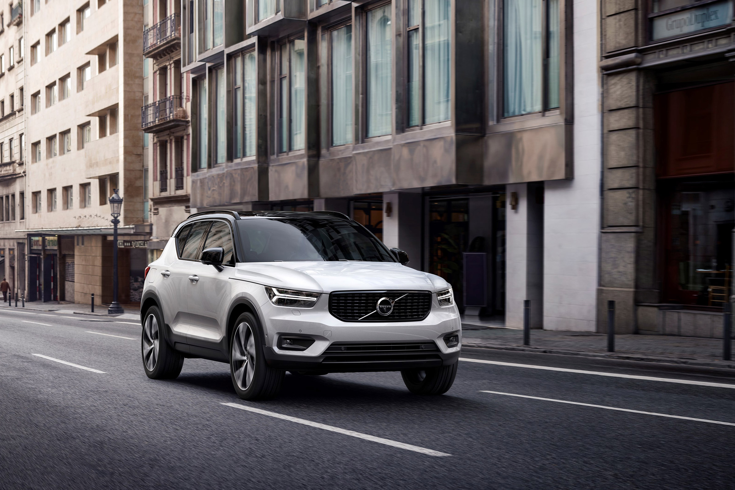 Volvo XC40 - front 