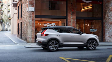 Volvo XC40 - rear