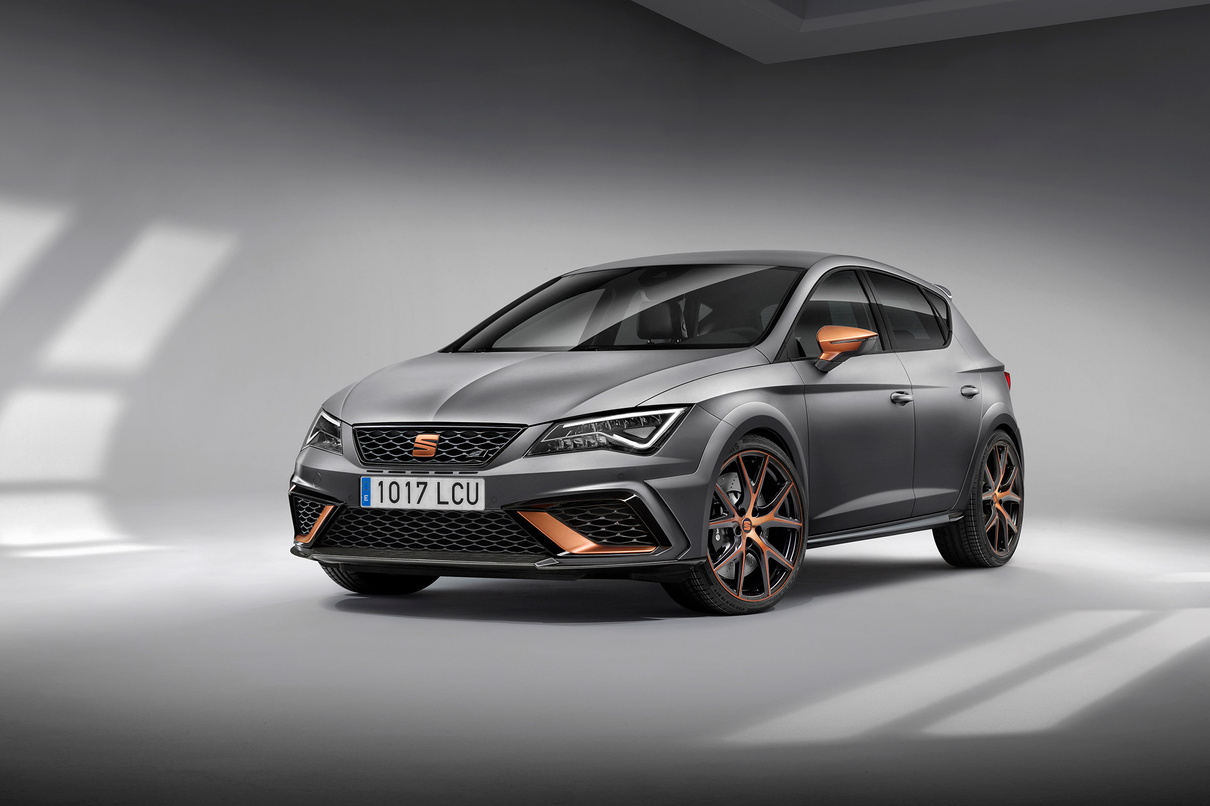 SEAT Leon Cupra R - front