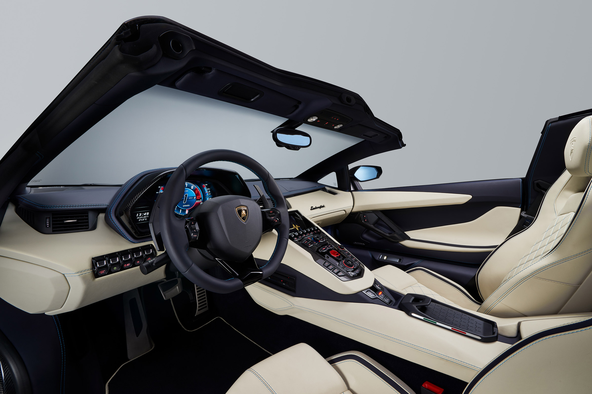 Lamborghini Aventador S Roadster - interior