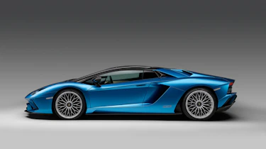 Lamborghini Aventador S Roadster - profile closed