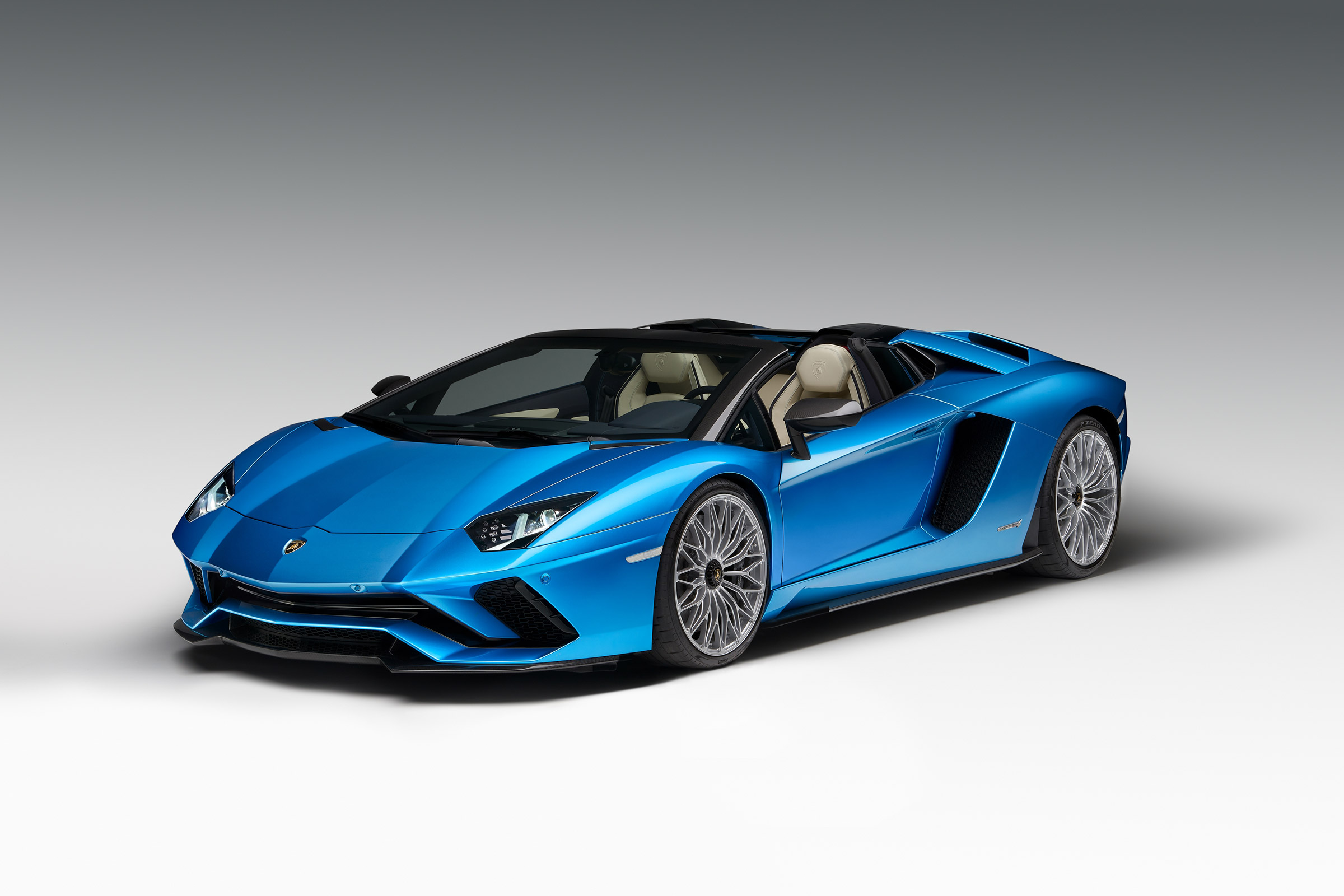Lamborghini Aventador S Roadster - front