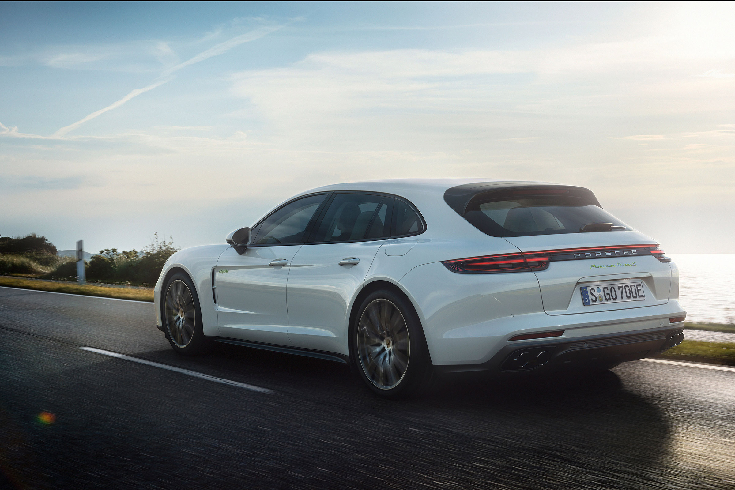 Porsche Panamera Turbo S E-Hybrid Sport Turismo - rear quarter