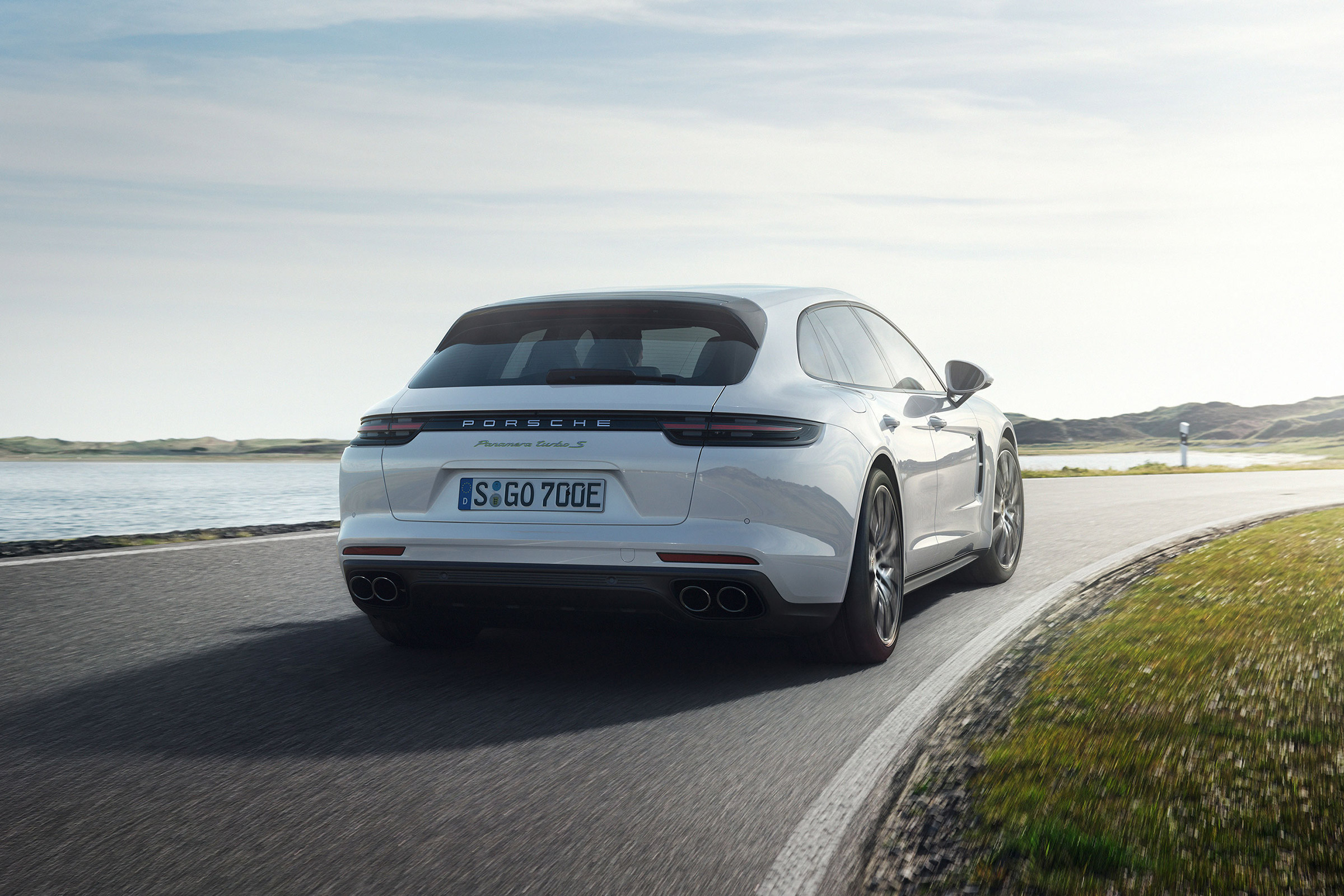 Porsche Panamera Turbo S E-Hybrid Sport Turismo - rear quarter 2